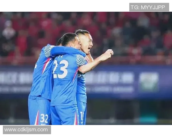 2017年上海申花与天津泰达激战成名的精彩对决回顾与分析