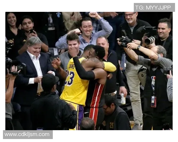 热火对湖人精彩对决黑白直播全程回顾与分析 热火对湖人精彩对决黑白直播全程回顾与分析